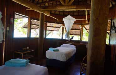 Click for Honeymoon Fale images