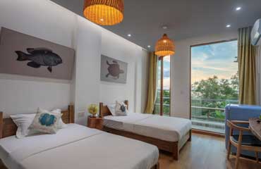 Standard Sea View Twin Bed Room