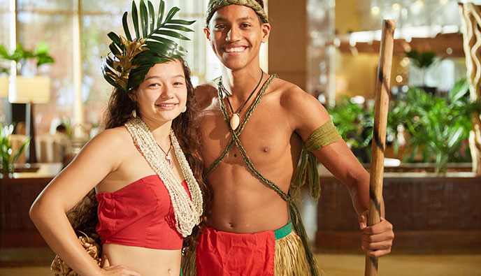 Explore South Pacific - People in traditional garb
