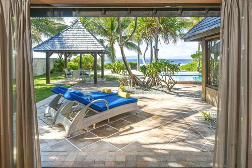 One-Bedroom Beach Front Suite Villa with Pool 1