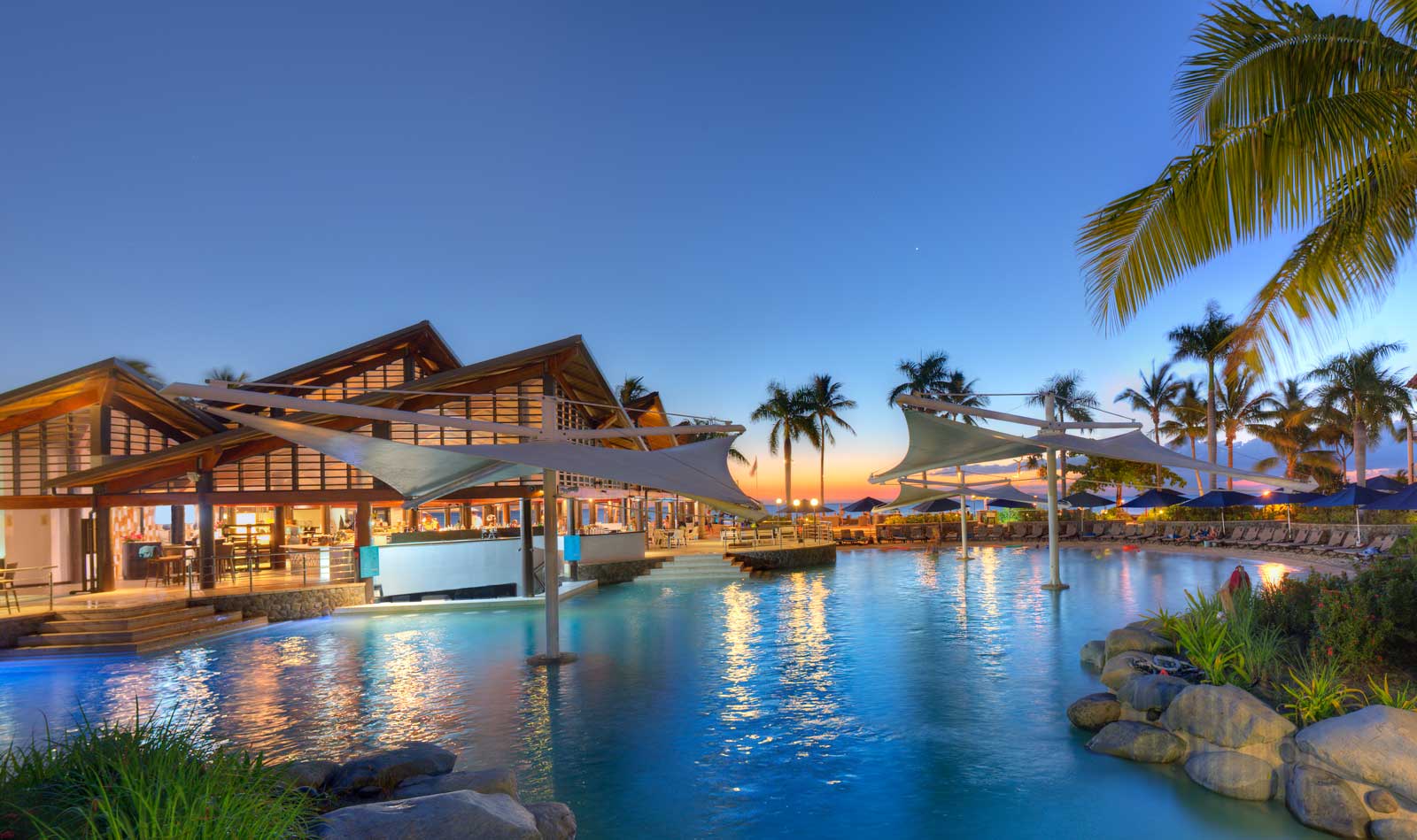 Radisson Blu Fiji pool