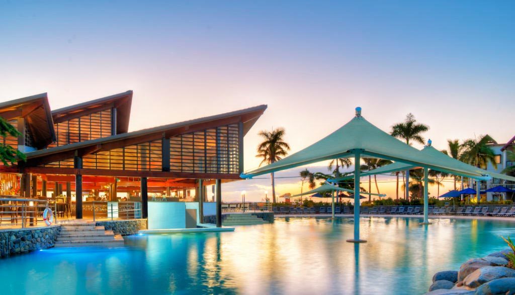 Radisson Blu Fiji pool