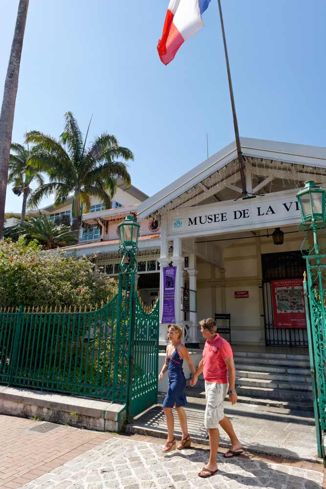 Tourists at Noumea Museum