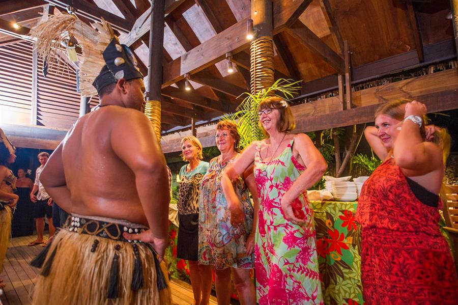 Showing dance and tradition in Cook Islands