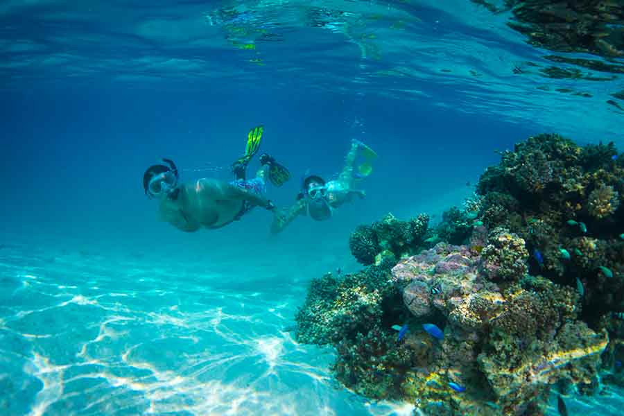 Couple Snorkelling in Aitutaki Lagoon Main