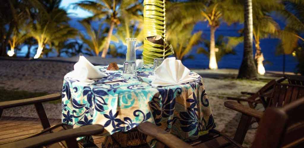 Romantic dining at Tamanu Beach Aitutaki