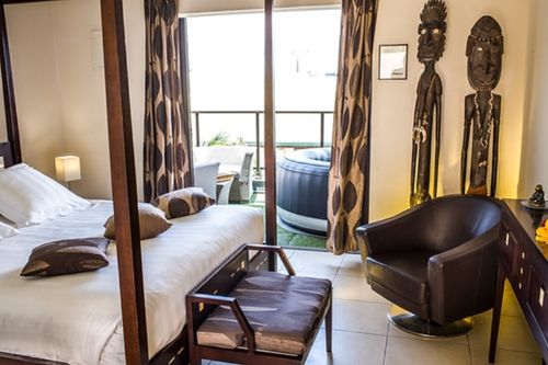 Click for Spa Room images Click for Spa Room images