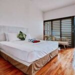 Beachfront King Room 5