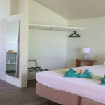 Deluxe Beachfront Bungalow 4