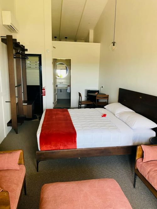 Click for Deluxe One Bedroom images