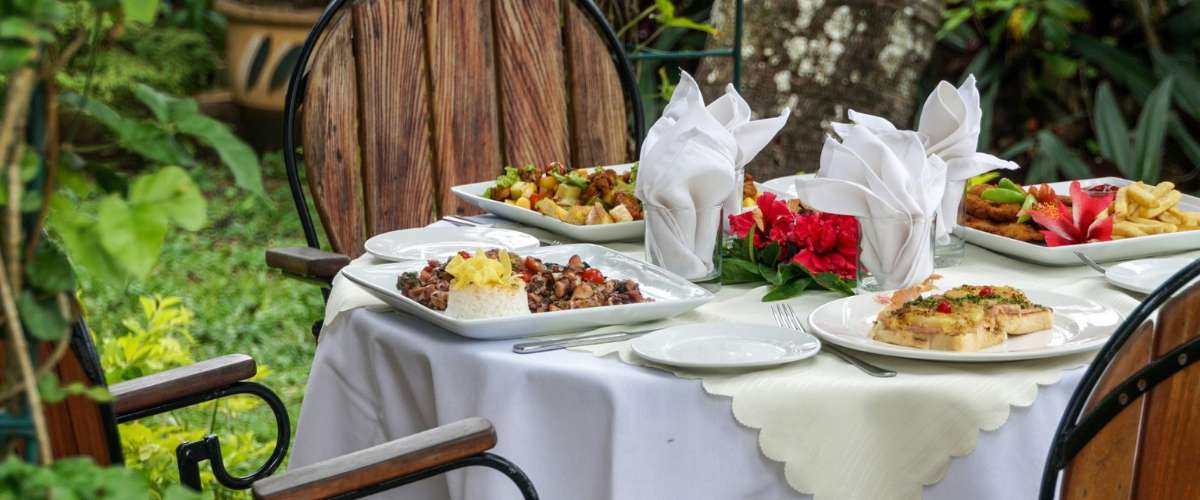Seaview Lodge – 7 Nights Stay w/ Flights, Tours & More!