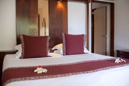 Click for Garden Suite images Click for Garden Suite images