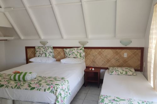 Click for Beachfront Bungalow images Click for Beachfront Bungalow images