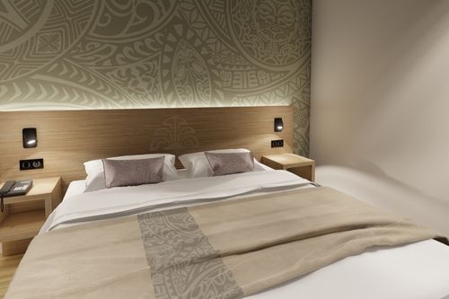 Click for City Room images