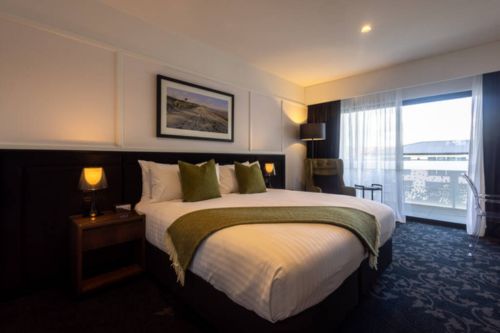 Click for Premium Room images